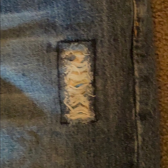 Ripped jeans with silk patches. - Picture 3 of 4